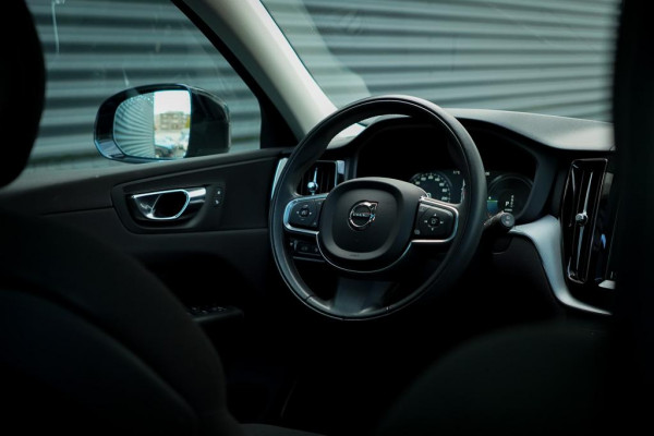 Volvo XC60 2.0 Recharge T6 AWD R-Design / Pano / Trekhaak / Adaptive Cruise Volvo XC60 2.0 Recharge T6 AWD R-Design / Pano / Trekhaak / Adaptive Cruise