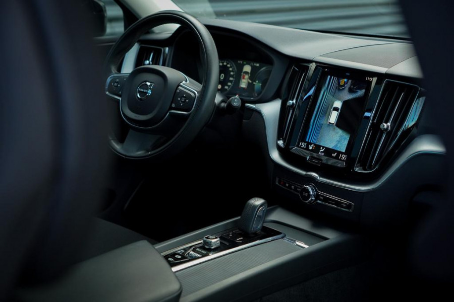 Volvo XC60 2.0 Recharge T6 AWD R-Design / Pano / Trekhaak / Adaptive Cruise Volvo XC60 2.0 Recharge T6 AWD R-Design / Pano / Trekhaak / Adaptive Cruise
