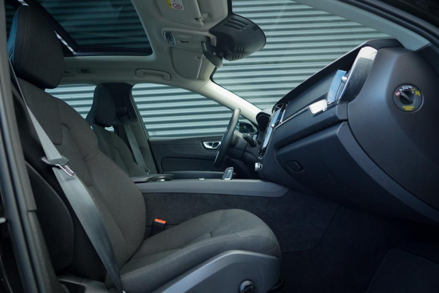 Volvo XC60 2.0 Recharge T6 AWD R-Design / Pano / Trekhaak / Adaptive Cruise Volvo XC60 2.0 Recharge T6 AWD R-Design / Pano / Trekhaak / Adaptive Cruise