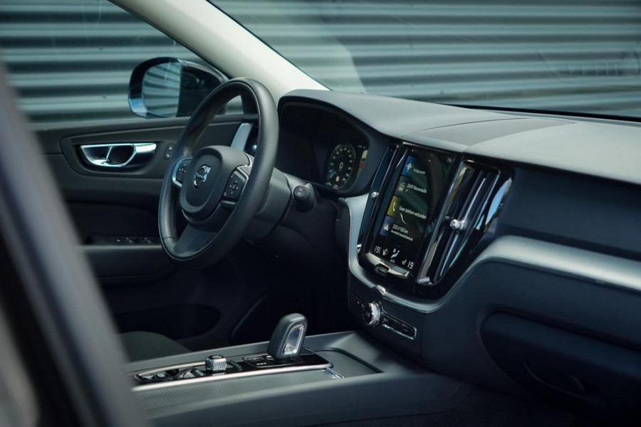 Volvo XC60 2.0 Recharge T6 AWD R-Design / Pano / Trekhaak / Adaptive Cruise Volvo XC60 2.0 Recharge T6 AWD R-Design / Pano / Trekhaak / Adaptive Cruise