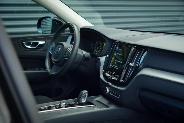 Volvo XC60 2.0 Recharge T6 AWD R-Design / Pano / Trekhaak / Adaptive Cruise Volvo XC60 2.0 Recharge T6 AWD R-Design / Pano / Trekhaak / Adaptive Cruise