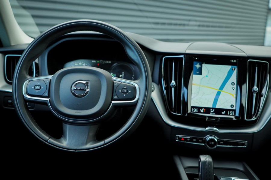 Volvo XC60 2.0 Recharge T6 AWD R-Design / Pano / Trekhaak / Adaptive Cruise Volvo XC60 2.0 Recharge T6 AWD R-Design / Pano / Trekhaak / Adaptive Cruise
