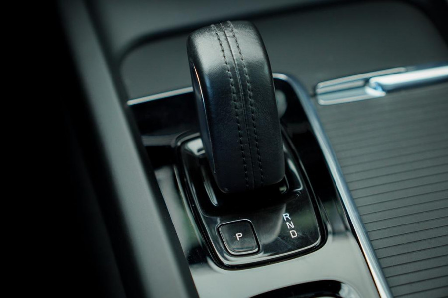 Volvo XC60 2.0 Recharge T6 AWD R-Design / Pano / Trekhaak / Adaptive Cruise Volvo XC60 2.0 Recharge T6 AWD R-Design / Pano / Trekhaak / Adaptive Cruise