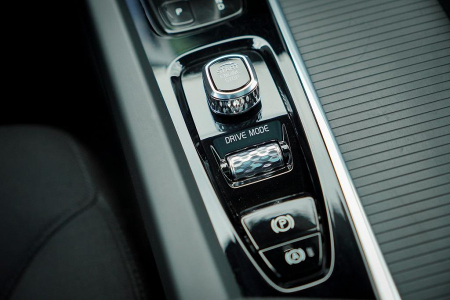 Volvo XC60 2.0 Recharge T6 AWD R-Design / Pano / Trekhaak / Adaptive Cruise Volvo XC60 2.0 Recharge T6 AWD R-Design / Pano / Trekhaak / Adaptive Cruise