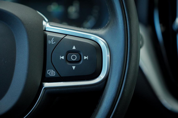 Volvo XC60 2.0 Recharge T6 AWD R-Design / Pano / Trekhaak / Adaptive Cruise Volvo XC60 2.0 Recharge T6 AWD R-Design / Pano / Trekhaak / Adaptive Cruise