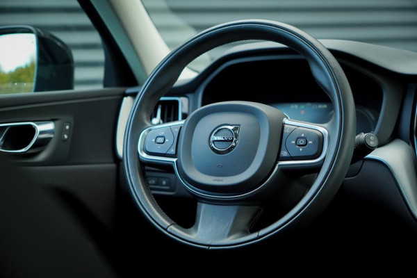Volvo XC60 2.0 Recharge T6 AWD R-Design / Pano / Trekhaak / Adaptive Cruise Volvo XC60 2.0 Recharge T6 AWD R-Design / Pano / Trekhaak / Adaptive Cruise