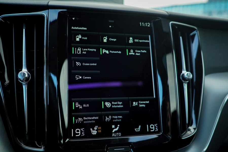 Volvo XC60 2.0 Recharge T6 AWD R-Design / Pano / Trekhaak / Adaptive Cruise Volvo XC60 2.0 Recharge T6 AWD R-Design / Pano / Trekhaak / Adaptive Cruise