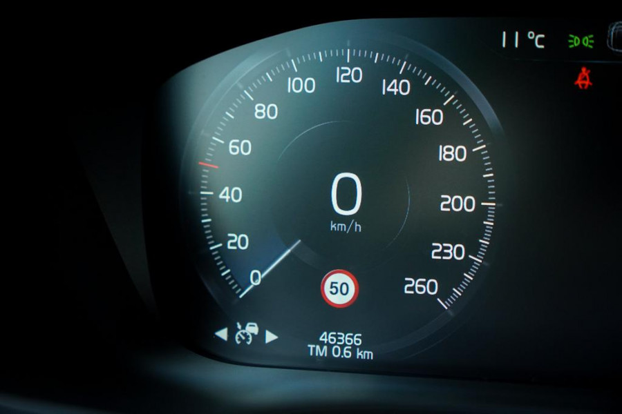 Volvo XC60 2.0 Recharge T6 AWD R-Design / Pano / Trekhaak / Adaptive Cruise Volvo XC60 2.0 Recharge T6 AWD R-Design / Pano / Trekhaak / Adaptive Cruise