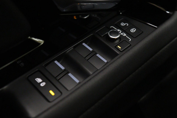 Land Rover Range Rover Evoque 2.0 P200 AWD SE R-Dinamic Pano/HUD/MERIDIAN/STOELV/DEALEROND/VOL Land Rover Range Rover Evoque 2.0 P200 AWD SE R-Dinamic Pano/HUD/MERIDIAN/STOELV/DEALEROND/VOL