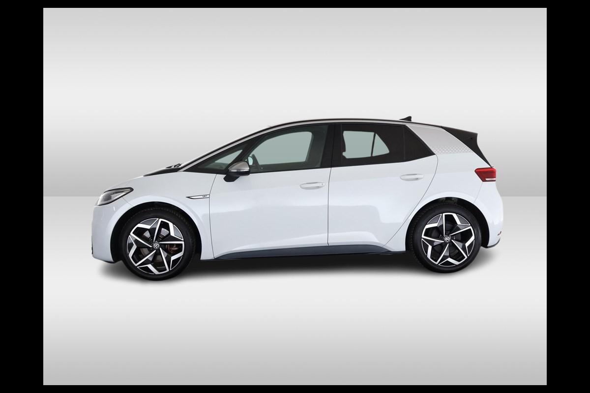 Volkswagen ID.3 First Plus 58 kWh / SoH 93.2% / Camera / Keyless / Matrix LED / Interieurvoorverwarming / 19'' / DAB / 19'' / Navigatie / ACC Volkswagen ID.3 First Plus 58 kWh / SoH 93.2% / Camera / Keyless / Matrix LED / Interieurvoorverwarming / 19'' / DAB / 19'' / Navigatie / ACC