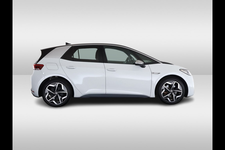 Volkswagen ID.3 First Plus 58 kWh / SoH 93.2% / Camera / Keyless / Matrix LED / Interieurvoorverwarming / 19'' / DAB / 19'' / Navigatie / ACC