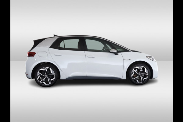 Volkswagen ID.3 First Plus 58 kWh / SoH 93.2% / Camera / Keyless / Matrix LED / Interieurvoorverwarming / 19'' / DAB / 19'' / Navigatie / ACC