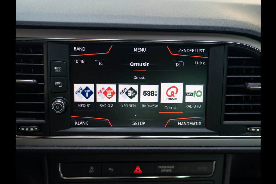 Seat Leon 1.0 EcoTSI Style Business Intense | Stoelverw. | Parkeersensoren V&A | Prijs Rijklaar!! Seat Leon 1.0 EcoTSI Style Business Intense | Stoelverw. | Parkeersensoren V&A | Prijs Rijklaar!!