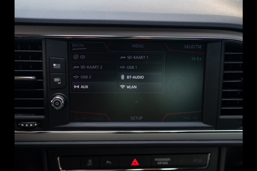 Seat Leon 1.0 EcoTSI Style Business Intense | Stoelverw. | Parkeersensoren V&A | Prijs Rijklaar!! Seat Leon 1.0 EcoTSI Style Business Intense | Stoelverw. | Parkeersensoren V&A | Prijs Rijklaar!!