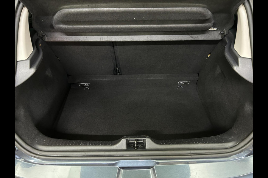 Renault Clio Occasion 0.9 TCe Limited | Grijs | Airco | Tweedehands Renault Clio | Cruisecontrol | Bluetooth Renault Clio Occasion 0.9 TCe Limited | Grijs | Airco | Tweedehands Renault Clio | Cruisecontrol | Bluetooth