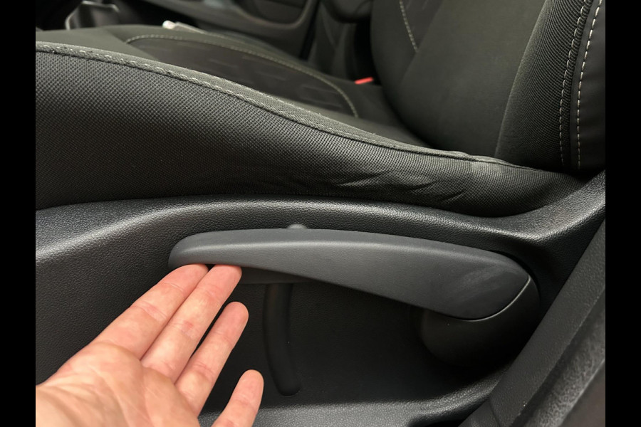 Renault Clio Occasion 0.9 TCe Limited | Grijs | Airco | Tweedehands Renault Clio | Cruisecontrol | Bluetooth Renault Clio Occasion 0.9 TCe Limited | Grijs | Airco | Tweedehands Renault Clio | Cruisecontrol | Bluetooth