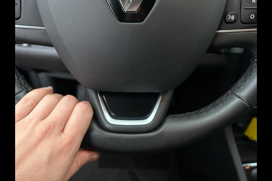 Renault Clio Occasion 0.9 TCe Limited | Grijs | Airco | Tweedehands Renault Clio | Cruisecontrol | Bluetooth Renault Clio Occasion 0.9 TCe Limited | Grijs | Airco | Tweedehands Renault Clio | Cruisecontrol | Bluetooth