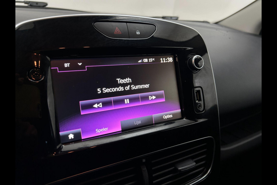 Renault Clio Occasion 0.9 TCe Limited | Grijs | Airco | Tweedehands Renault Clio | Cruisecontrol | Bluetooth Renault Clio Occasion 0.9 TCe Limited | Grijs | Airco | Tweedehands Renault Clio | Cruisecontrol | Bluetooth