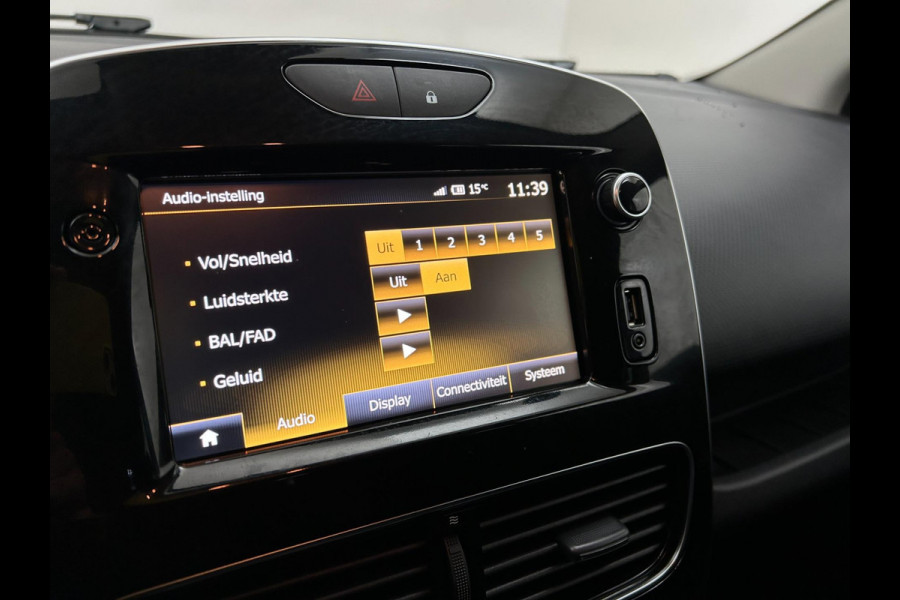 Renault Clio Occasion 0.9 TCe Limited | Grijs | Airco | Tweedehands Renault Clio | Cruisecontrol | Bluetooth Renault Clio Occasion 0.9 TCe Limited | Grijs | Airco | Tweedehands Renault Clio | Cruisecontrol | Bluetooth