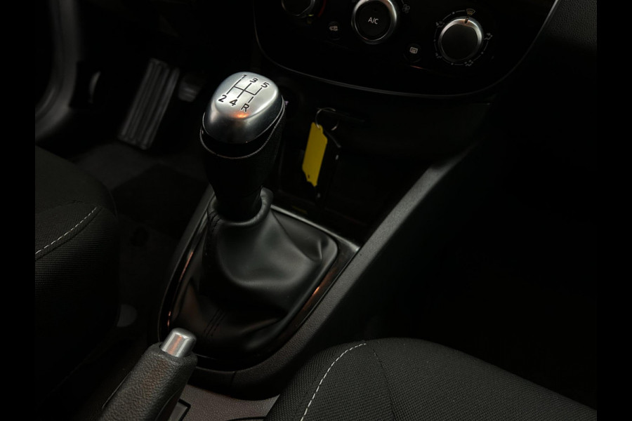 Renault Clio Occasion 0.9 TCe Limited | Grijs | Airco | Tweedehands Renault Clio | Cruisecontrol | Bluetooth Renault Clio Occasion 0.9 TCe Limited | Grijs | Airco | Tweedehands Renault Clio | Cruisecontrol | Bluetooth