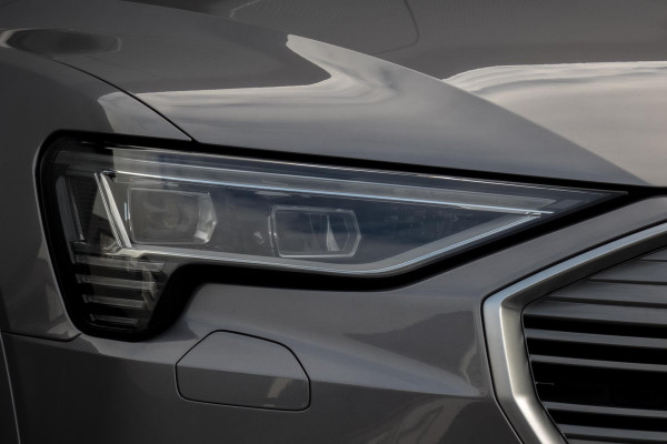 Audi e-tron E-tron 55 quattro advanced 95 kWh | S-LINE INTERIEUR | STOELVERWARMING | ELEKTRISCH VERSTELBARE STOELEN | MEMORY Audi e-tron E-tron 55 quattro advanced 95 kWh | S-LINE INTERIEUR | STOELVERWARMING | ELEKTRISCH VERSTELBARE STOELEN | MEMORY