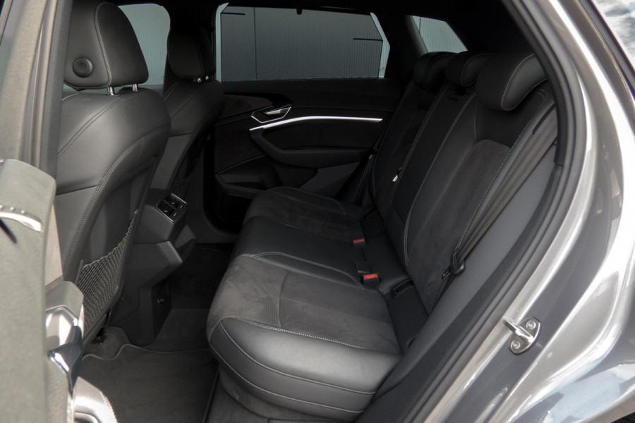 Audi e-tron E-tron 55 quattro advanced 95 kWh | S-LINE INTERIEUR | STOELVERWARMING | ELEKTRISCH VERSTELBARE STOELEN | MEMORY Audi e-tron E-tron 55 quattro advanced 95 kWh | S-LINE INTERIEUR | STOELVERWARMING | ELEKTRISCH VERSTELBARE STOELEN | MEMORY