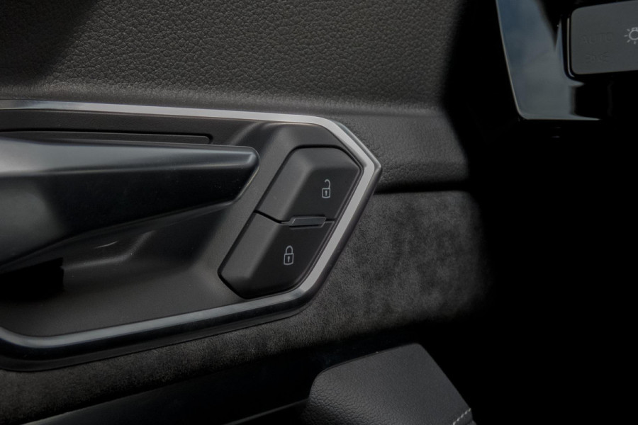 Audi e-tron E-tron 55 quattro advanced 95 kWh | S-LINE INTERIEUR | STOELVERWARMING | ELEKTRISCH VERSTELBARE STOELEN | MEMORY Audi e-tron E-tron 55 quattro advanced 95 kWh | S-LINE INTERIEUR | STOELVERWARMING | ELEKTRISCH VERSTELBARE STOELEN | MEMORY