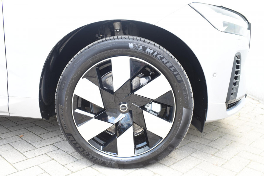 Volvo XC60 T6 350PK Automaat AWD Ultra Dark / Navigatie / 360 Camera / Head Up-Display / Panorama Dak / LM Velgen / Trekhaak Volvo XC60 T6 350PK Automaat AWD Ultra Dark / Navigatie / 360 Camera / Head Up-Display / Panorama Dak / LM Velgen / Trekhaak