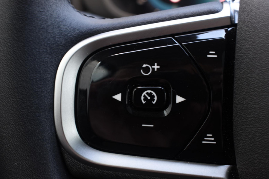 Volvo XC60 T6 350PK Automaat AWD Ultra Dark / Navigatie / 360 Camera / Head Up-Display / Panorama Dak / LM Velgen / Trekhaak Volvo XC60 T6 350PK Automaat AWD Ultra Dark / Navigatie / 360 Camera / Head Up-Display / Panorama Dak / LM Velgen / Trekhaak