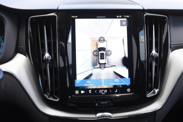 Volvo XC60 T6 350PK Automaat AWD Ultra Dark / Navigatie / 360 Camera / Head Up-Display / Panorama Dak / LM Velgen / Trekhaak Volvo XC60 T6 350PK Automaat AWD Ultra Dark / Navigatie / 360 Camera / Head Up-Display / Panorama Dak / LM Velgen / Trekhaak