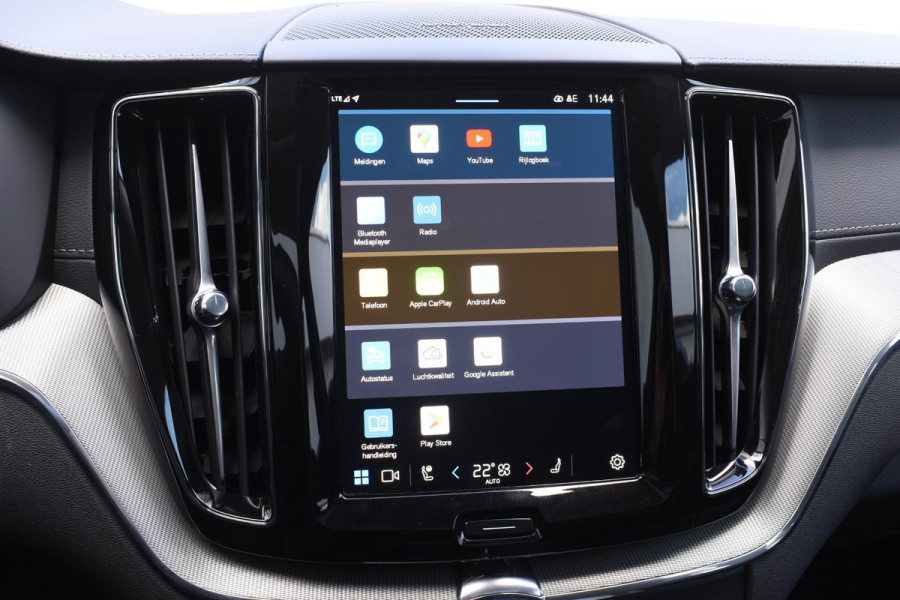 Volvo XC60 T6 350PK Automaat AWD Ultra Dark / Navigatie / 360 Camera / Head Up-Display / Panorama Dak / LM Velgen / Trekhaak Volvo XC60 T6 350PK Automaat AWD Ultra Dark / Navigatie / 360 Camera / Head Up-Display / Panorama Dak / LM Velgen / Trekhaak