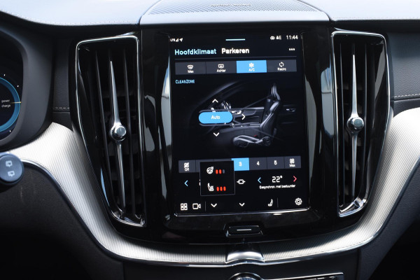 Volvo XC60 T6 350PK Automaat AWD Ultra Dark / Navigatie / 360 Camera / Head Up-Display / Panorama Dak / LM Velgen / Trekhaak Volvo XC60 T6 350PK Automaat AWD Ultra Dark / Navigatie / 360 Camera / Head Up-Display / Panorama Dak / LM Velgen / Trekhaak