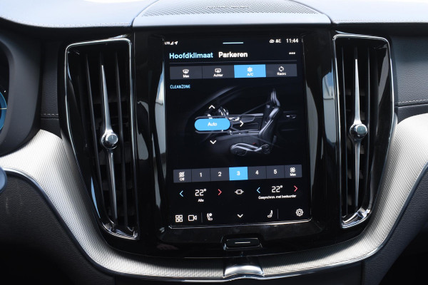 Volvo XC60 T6 350PK Automaat AWD Ultra Dark / Navigatie / 360 Camera / Head Up-Display / Panorama Dak / LM Velgen / Trekhaak Volvo XC60 T6 350PK Automaat AWD Ultra Dark / Navigatie / 360 Camera / Head Up-Display / Panorama Dak / LM Velgen / Trekhaak