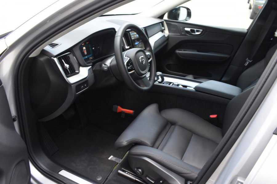 Volvo XC60 T6 350PK Automaat AWD Ultra Dark / Navigatie / 360 Camera / Head Up-Display / Panorama Dak / LM Velgen / Trekhaak Volvo XC60 T6 350PK Automaat AWD Ultra Dark / Navigatie / 360 Camera / Head Up-Display / Panorama Dak / LM Velgen / Trekhaak