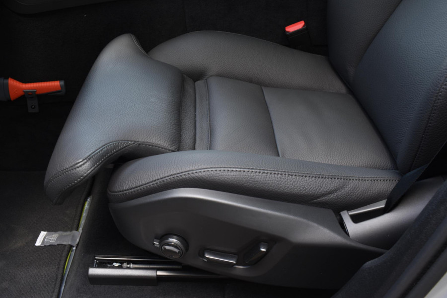 Volvo XC60 T6 350PK Automaat AWD Ultra Dark / Navigatie / 360 Camera / Head Up-Display / Panorama Dak / LM Velgen / Trekhaak Volvo XC60 T6 350PK Automaat AWD Ultra Dark / Navigatie / 360 Camera / Head Up-Display / Panorama Dak / LM Velgen / Trekhaak