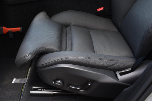 Volvo XC60 T6 350PK Automaat AWD Ultra Dark / Navigatie / 360 Camera / Head Up-Display / Panorama Dak / LM Velgen / Trekhaak Volvo XC60 T6 350PK Automaat AWD Ultra Dark / Navigatie / 360 Camera / Head Up-Display / Panorama Dak / LM Velgen / Trekhaak