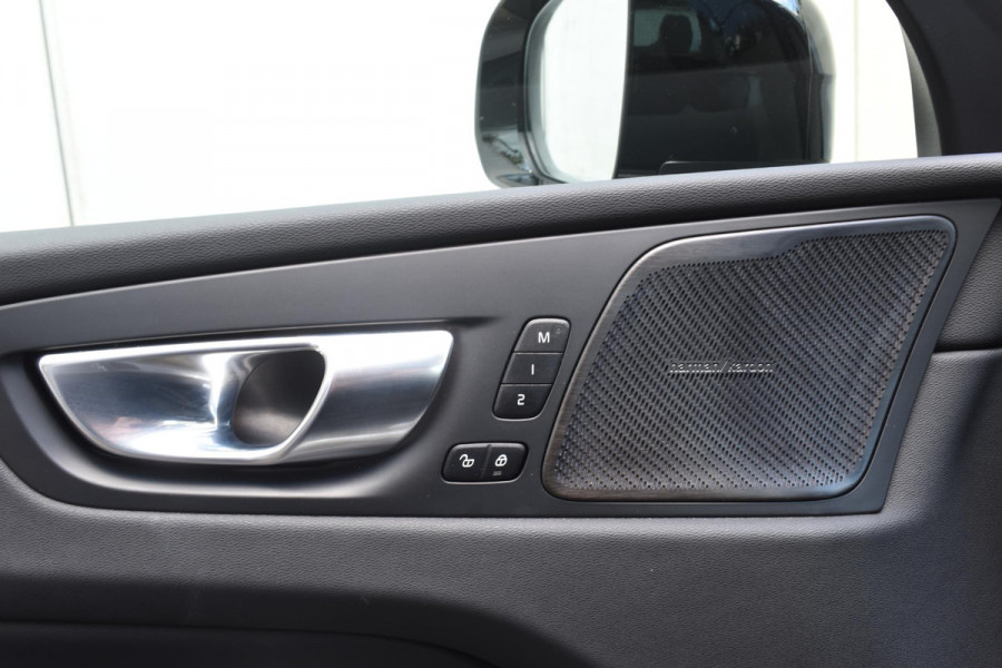 Volvo XC60 T6 350PK Automaat AWD Ultra Dark / Navigatie / 360 Camera / Head Up-Display / Panorama Dak / LM Velgen / Trekhaak Volvo XC60 T6 350PK Automaat AWD Ultra Dark / Navigatie / 360 Camera / Head Up-Display / Panorama Dak / LM Velgen / Trekhaak