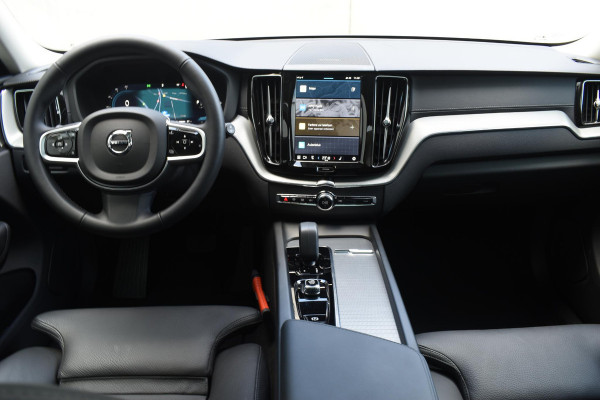 Volvo XC60 T6 350PK Automaat AWD Ultra Dark / Navigatie / 360 Camera / Head Up-Display / Panorama Dak / LM Velgen / Trekhaak Volvo XC60 T6 350PK Automaat AWD Ultra Dark / Navigatie / 360 Camera / Head Up-Display / Panorama Dak / LM Velgen / Trekhaak