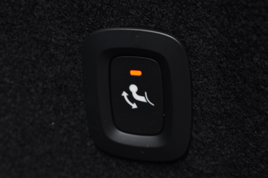 Volvo XC60 T6 350PK Automaat AWD Ultra Dark / Navigatie / 360 Camera / Head Up-Display / Panorama Dak / LM Velgen / Trekhaak Volvo XC60 T6 350PK Automaat AWD Ultra Dark / Navigatie / 360 Camera / Head Up-Display / Panorama Dak / LM Velgen / Trekhaak