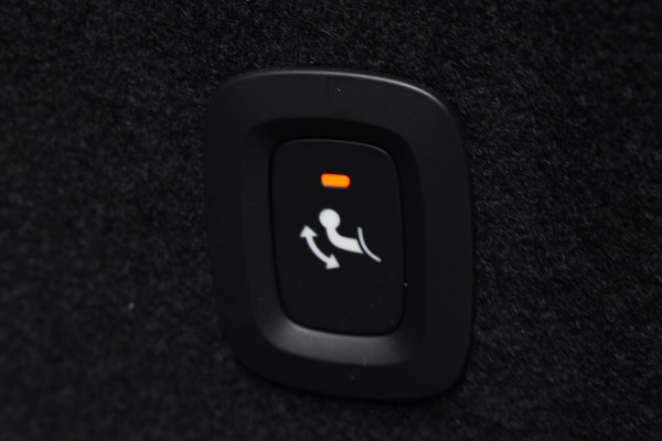 Volvo XC60 T6 350PK Automaat AWD Ultra Dark / Navigatie / 360 Camera / Head Up-Display / Panorama Dak / LM Velgen / Trekhaak Volvo XC60 T6 350PK Automaat AWD Ultra Dark / Navigatie / 360 Camera / Head Up-Display / Panorama Dak / LM Velgen / Trekhaak