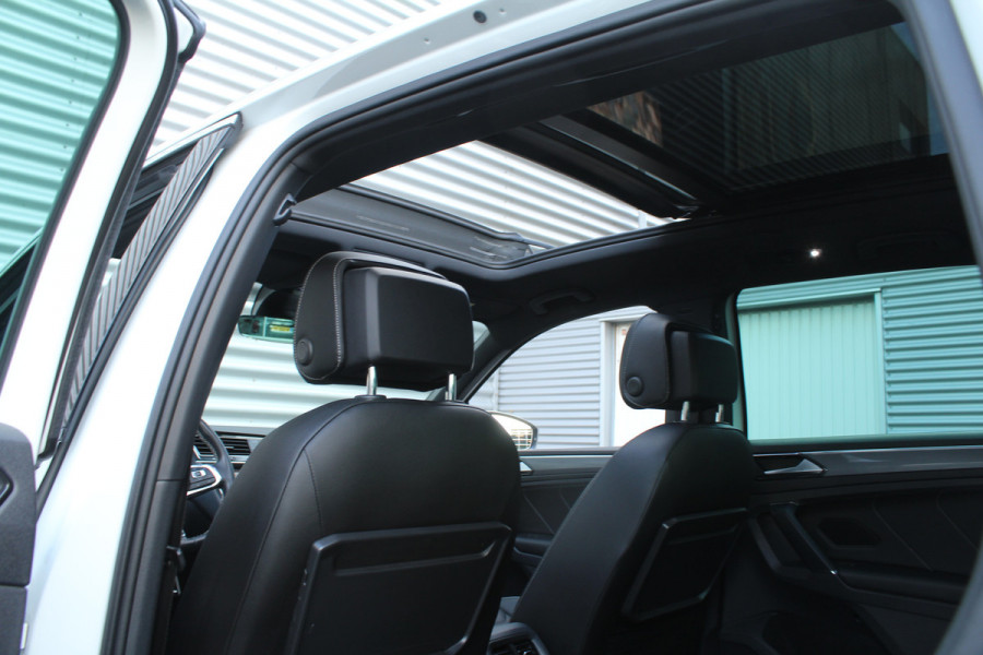 Volkswagen Tiguan 2.0 TSI 221pk 4Motion R Line NL-Auto NAP Panoramadak Clima Cruise Navi Carplay 360 Camera Leder HUD 20"LMV