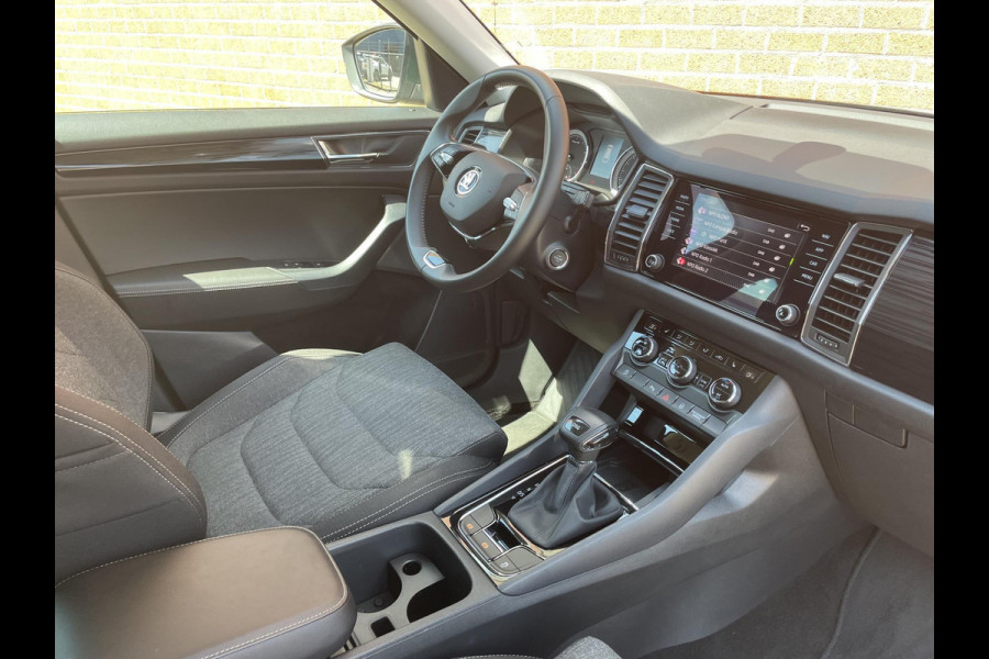 Škoda Kodiaq 1.5 TSI 150pk DSG Style 7p. | Navigatie | Apple Carplay/Android Auto | Adaptive Cruise Control | Parkeersensor achter | Stoel- en stuurverwarming | Ledverlichting | Getinte ramen | Climate Control Škoda Kodiaq 1.5 TSI 150pk DSG Style 7p. | Navigatie | Apple Carplay/Android Auto | Adaptive Cruise Control | Parkeersensor achter | Stoel- en stuurverwarming | Ledverlichting | Getinte ramen | Climate Control