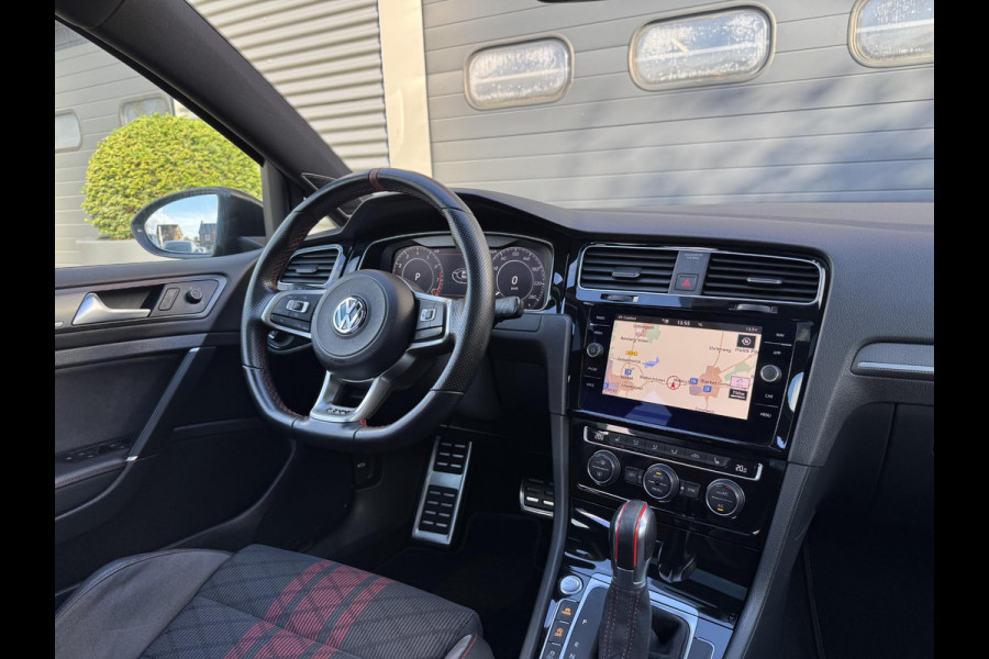 Volkswagen Golf 2.0 TSI GTI TCR | Panoramadak | Camera | Dynaudio | Adaptive Cruise Control | Navigatie | Volkswagen Golf 2.0 TSI GTI TCR | Panoramadak | Camera | Dynaudio | Adaptive Cruise Control | Navigatie |