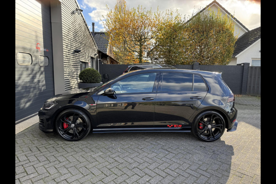 Volkswagen Golf 2.0 TSI GTI TCR | Panoramadak | Camera | Dynaudio | Adaptive Cruise Control | Navigatie | Volkswagen Golf 2.0 TSI GTI TCR | Panoramadak | Camera | Dynaudio | Adaptive Cruise Control | Navigatie |