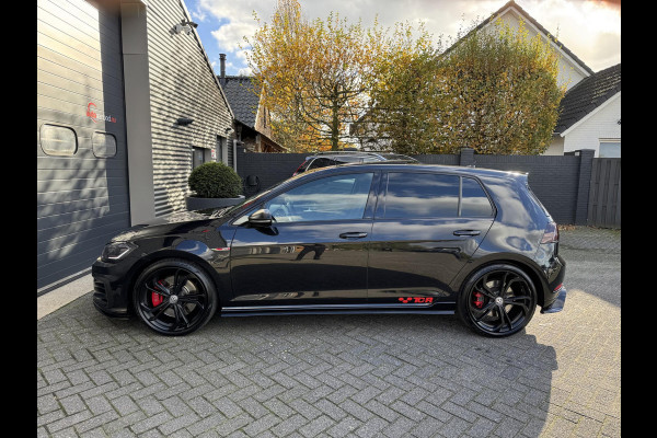 Volkswagen Golf 2.0 TSI GTI TCR | Panoramadak | Camera | Dynaudio | Adaptive Cruise Control | Navigatie | Volkswagen Golf 2.0 TSI GTI TCR | Panoramadak | Camera | Dynaudio | Adaptive Cruise Control | Navigatie |