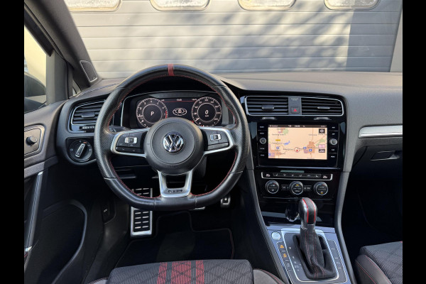 Volkswagen Golf 2.0 TSI GTI TCR | Panoramadak | Camera | Dynaudio | Adaptive Cruise Control | Navigatie | Volkswagen Golf 2.0 TSI GTI TCR | Panoramadak | Camera | Dynaudio | Adaptive Cruise Control | Navigatie |