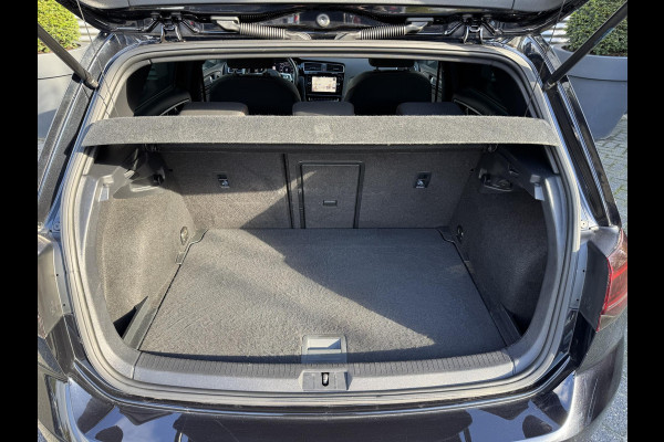 Volkswagen Golf 2.0 TSI GTI TCR | Panoramadak | Camera | Dynaudio | Adaptive Cruise Control | Navigatie | Volkswagen Golf 2.0 TSI GTI TCR | Panoramadak | Camera | Dynaudio | Adaptive Cruise Control | Navigatie |