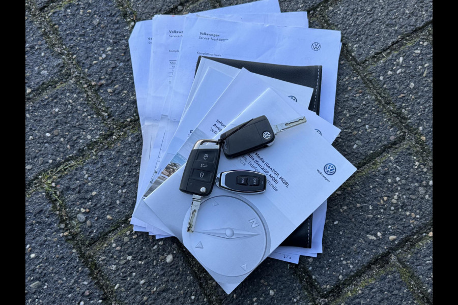 Volkswagen Golf 2.0 TSI GTI TCR | Panoramadak | Camera | Dynaudio | Adaptive Cruise Control | Navigatie | Volkswagen Golf 2.0 TSI GTI TCR | Panoramadak | Camera | Dynaudio | Adaptive Cruise Control | Navigatie |