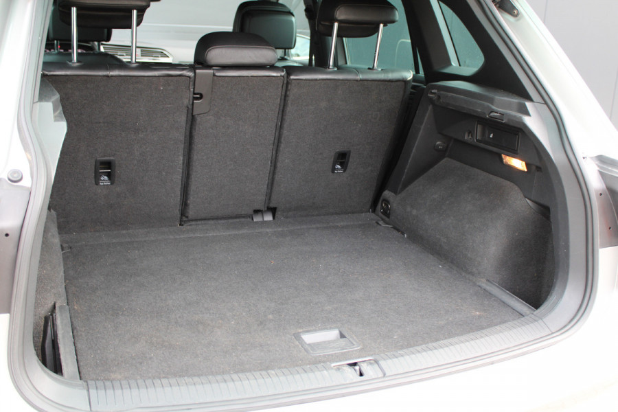 Volkswagen Tiguan 1.4 TSI ACT Comfortline Business | NAP! | R-LINE | DYNAUDIO | STOELVERWARMING | ELEK.TREKHAAK | Volkswagen Tiguan 1.4 TSI ACT Comfortline Business | NAP! | R-LINE | DYNAUDIO | STOELVERWARMING | ELEK.TREKHAAK |