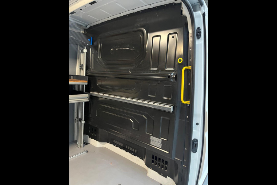 Volkswagen Crafter Automaat DSG Servicewagen 35 2.0 TDI euro6 140PK L3H2 (oude L2H1) Highline 3Persoons, SORTIMO, RIJKLAARPRIJS Volkswagen Crafter Automaat DSG Servicewagen 35 2.0 TDI euro6 140PK L3H2 (oude L2H1) Highline 3Persoons, SORTIMO, RIJKLAARPRIJS